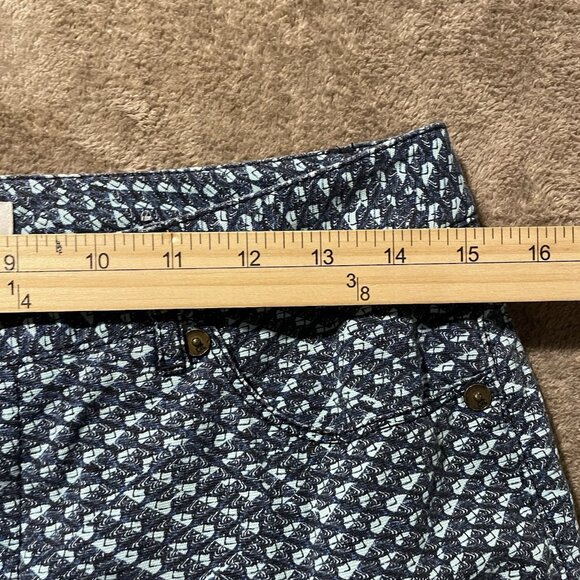 Coldwater Creek Shorts Womens 6 Natural Fit Bermuda Navy Blue Pattern Vacation - Picture 7 of 7